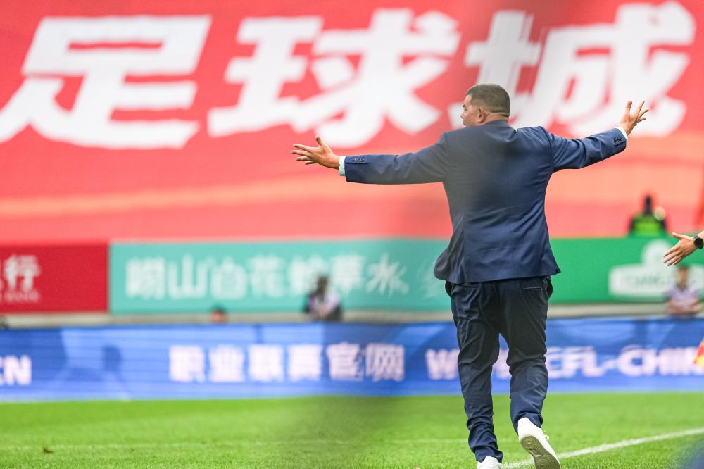 科尔称库里恢复健康即可出战同时力挺桑托斯自信迎接挑战球队前景乐观